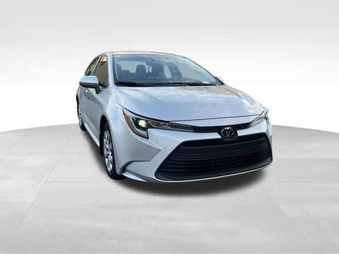 Used 2025 Toyota Corolla LE image 7