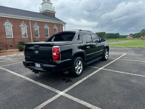 Used 2011 Chevrolet Avalanche LTZ AWD/4WD image 6