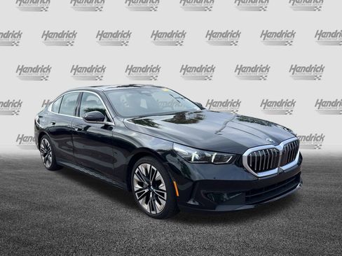 Used 2025 BMW 540i xDrive AWD/4WD image 2