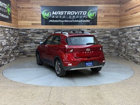 Used 2024 Hyundai Venue Limited image 7