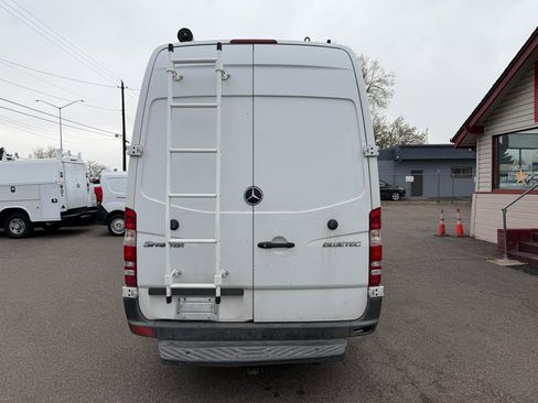 Used 2011 Mercedes-Benz Sprinter 2500 image 8