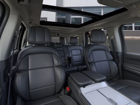 New 2025 Lincoln Navigator Reserve image 10
