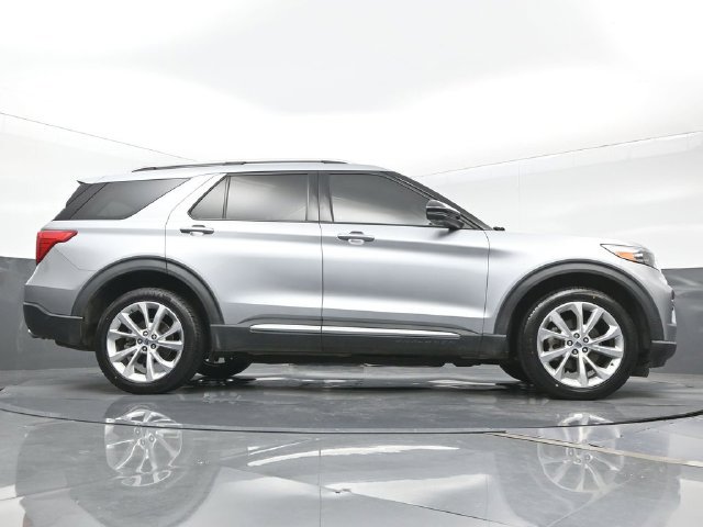 Used 2022 Ford Explorer Platinum w/ Equipment Group 601A AWD/4WD image 28