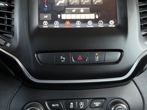 Used 2021 Jeep Cherokee Latitude Lux FWD image 33