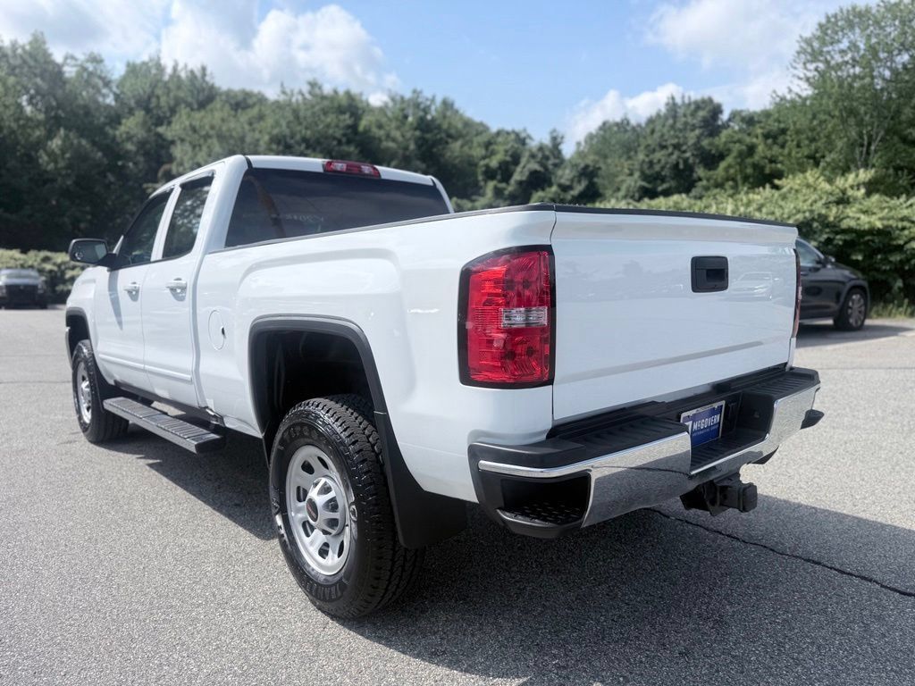 Used 2015 GMC Sierra 2500 SLE w/ SLE Preferred Package AWD/4WD image 4