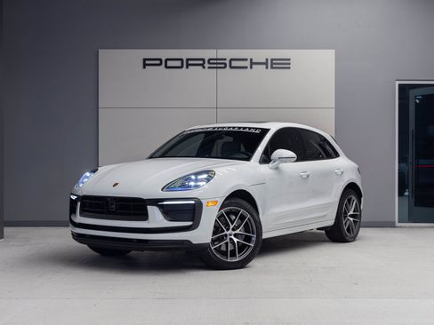 Used 2025 Porsche Macan image 1