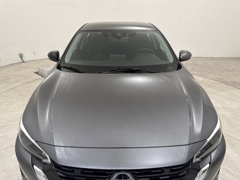 Used 2025 Nissan Sentra SV FWD image 17