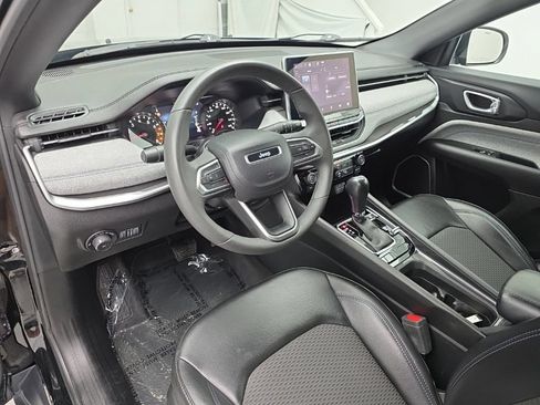 Used 2023 Jeep Compass Latitude AWD/4WD image 16