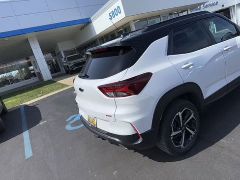 Used 2023 Chevrolet TrailBlazer RS w/ Sun and Liftgate Package image 5