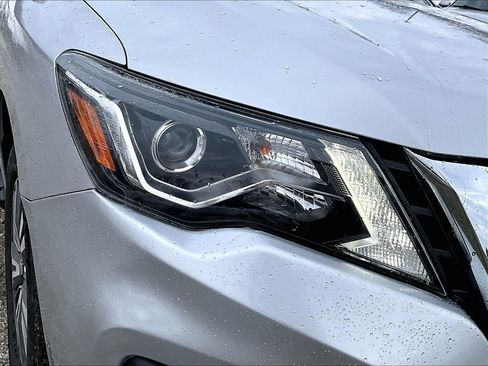 Used 2019 Nissan Pathfinder S image 21