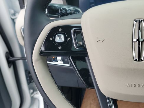 New 2026 Lincoln Corsair Premiere image 17