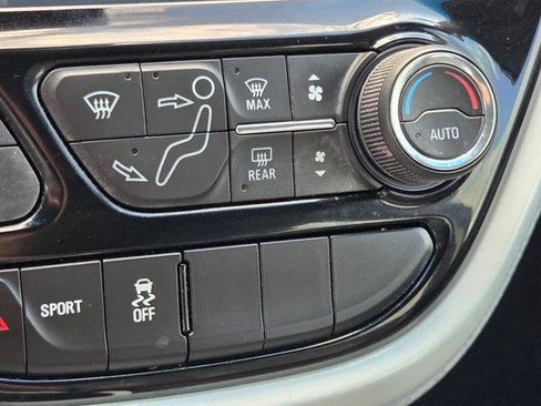 Used 2020 Chevrolet Bolt Premier w/ Infotainment Package FWD image 25