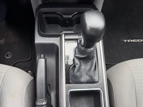 Used 2016 Toyota Tacoma SR5 w/ Exterior Package image 28