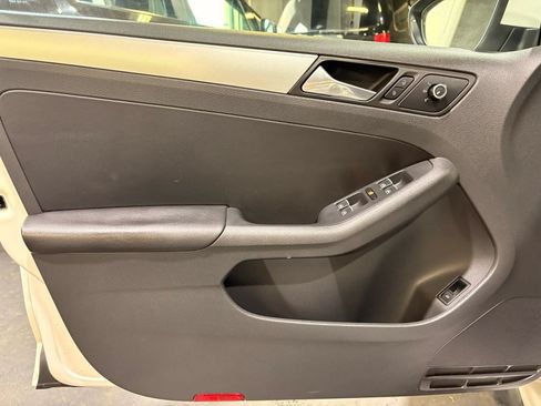 Used 2013 Volkswagen Jetta GLI Autobahn FWD image 10