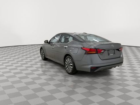 Used 2024 Nissan Altima 2.5 SV image 7