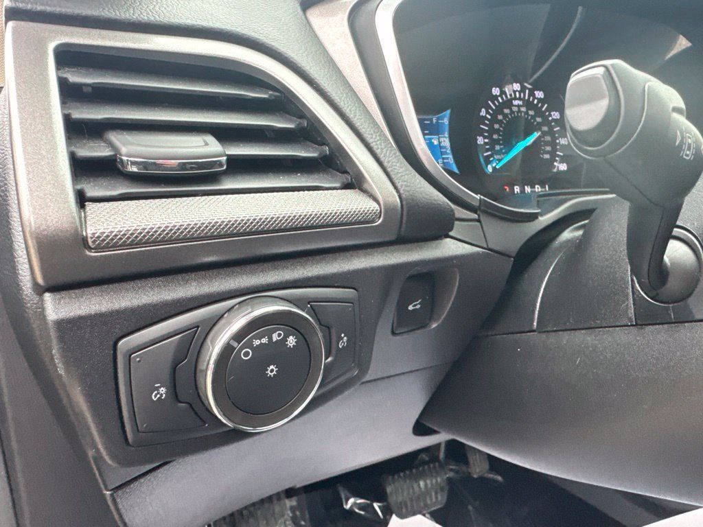 Used 2020 Ford Fusion SE FWD image 14