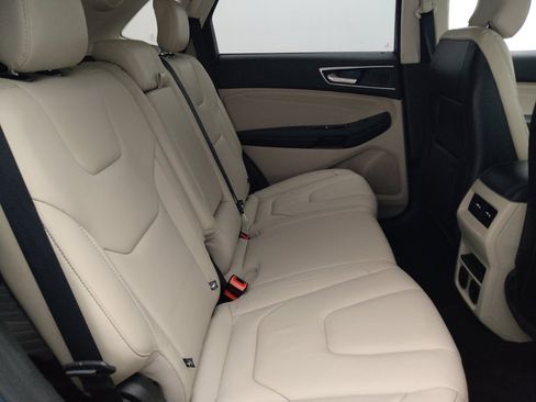Used 2019 Ford Edge Titanium FWD image 19
