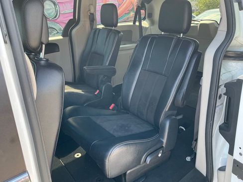 Used 2019 Dodge Grand Caravan SXT image 11
