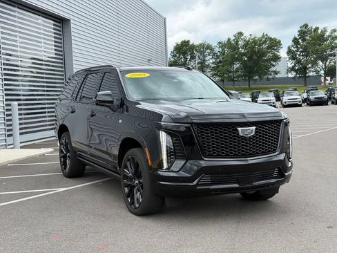 Used 2025 Cadillac Escalade Sport Platinum w/ LPO, ONYX Package AWD/4WD image 5