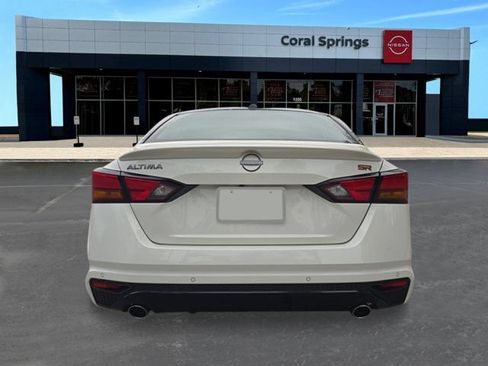 New 2026 Nissan Altima 2.5 SR w/ SR Premium Package FWD image 4