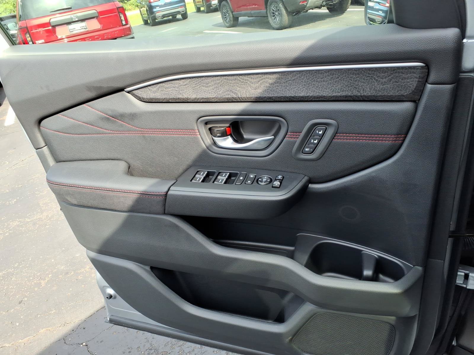 New 2026 Honda Pilot Black Edition image 9