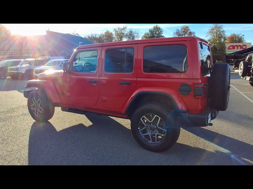 Used 2026 Jeep Wrangler Unlimited Sahara AWD/4WD image 6