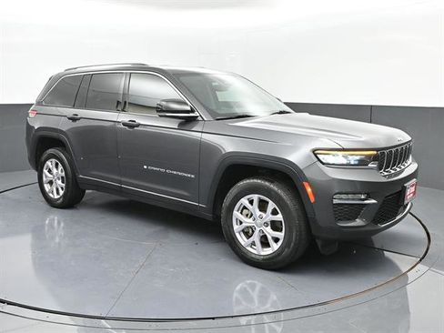 Used 2022 Jeep Grand Cherokee Limited AWD/4WD image 2