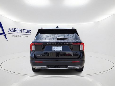 Used 2025 Ford Explorer Active w/ Active Comfort Package RWD image 5