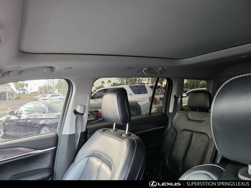 Used 2023 Jeep Grand Cherokee L Limited w/ Black Appearance Package image 14