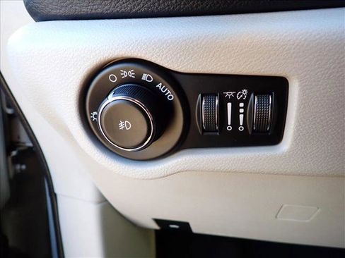 Used 2017 Chrysler Pacifica Limited w/ Advanced Safetytec Group image 19