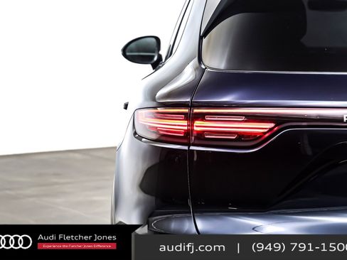 Used 2022 Porsche Cayenne Platinum Edition image 15