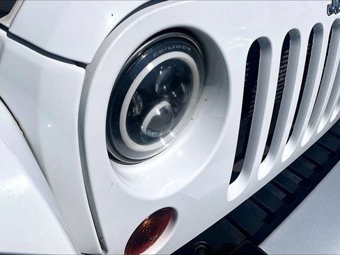 Used 2013 Jeep Wrangler Unlimited Sahara w/ Connectivity Group AWD/4WD image 26