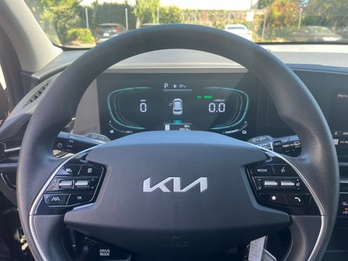 Used 2026 Kia Niro LX FWD image 25