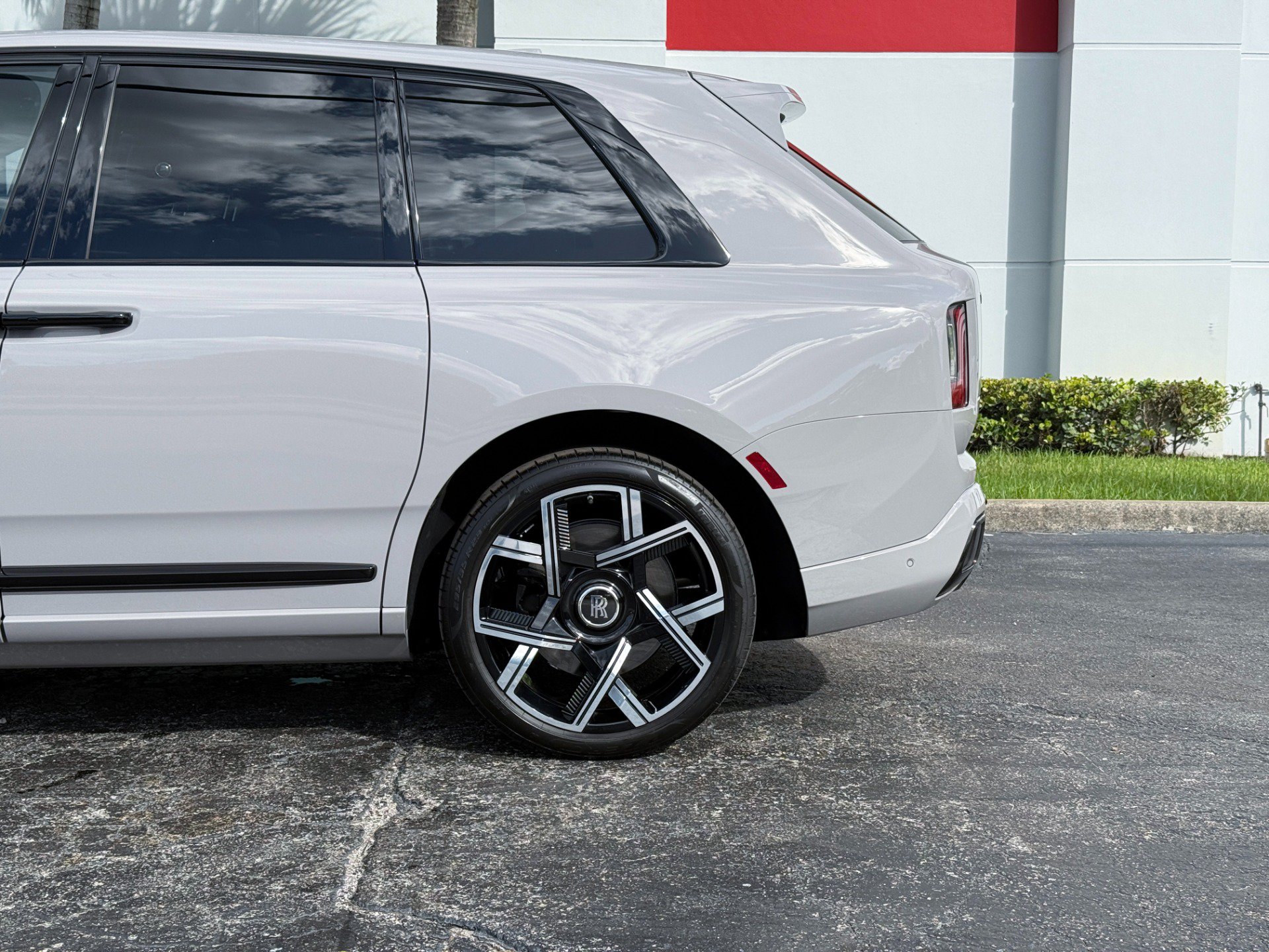 Used 2026 Rolls-Royce Cullinan Black Badge AWD/4WD image 17