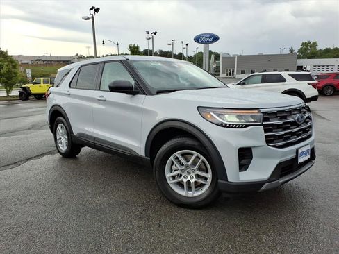 New 2026 Ford Explorer Active AWD/4WD image 1