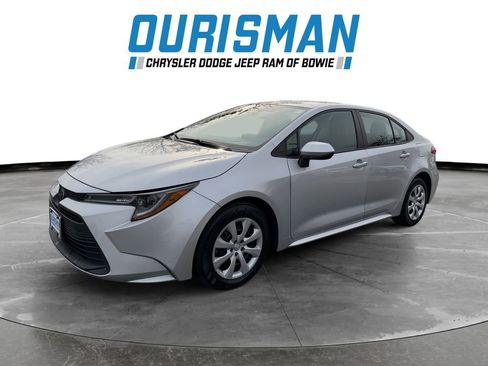 Used 2023 Toyota Corolla LE image 2