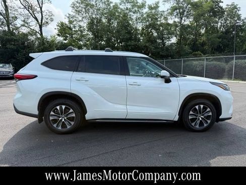 Used 2021 Toyota Highlander XLE AWD/4WD image 5