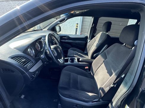 Used 2014 Dodge Grand Caravan SXT w/ Blacktop Package FWD image 16