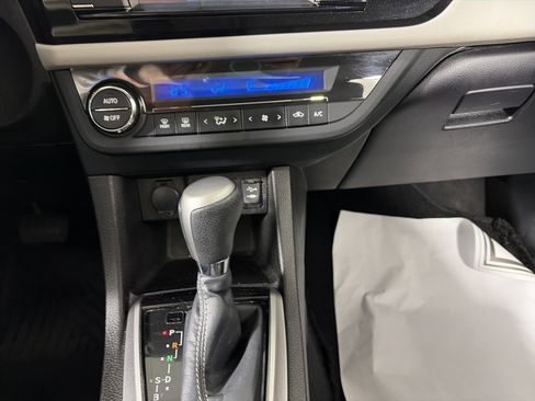 Used 2015 Toyota Corolla LE image 29