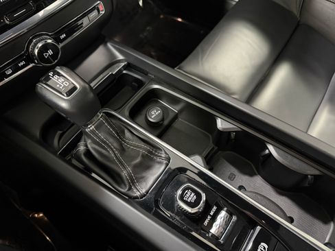 Used 2019 Volvo S60 T6 R-Design image 16