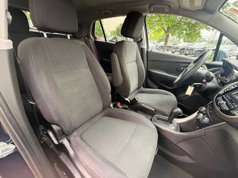 Used 2019 Chevrolet Trax LS w/ Tint and Cruise Package AWD/4WD image 25