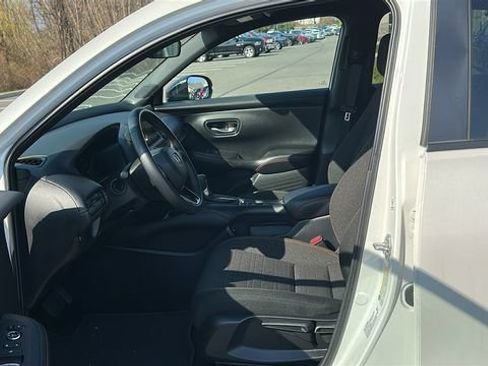 Used 2025 Honda HR-V Sport image 9