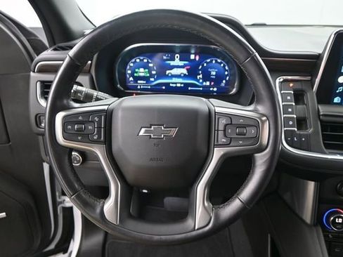 Used 2022 Chevrolet Tahoe Z71 w/ Luxury Package AWD/4WD image 7