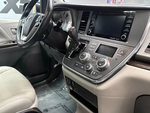 Used 2019 Toyota Sienna XLE w/ XLE Navigation Package FWD image 45