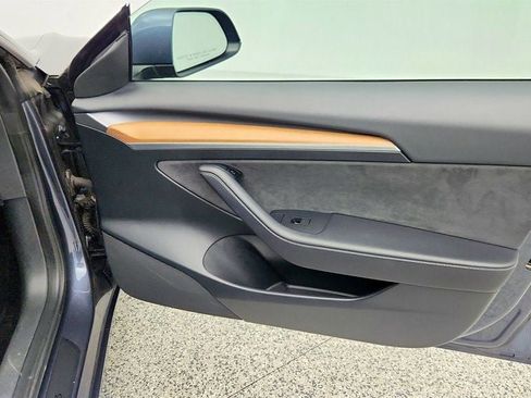 Used 2023 Tesla Model 3 Standard Range image 29