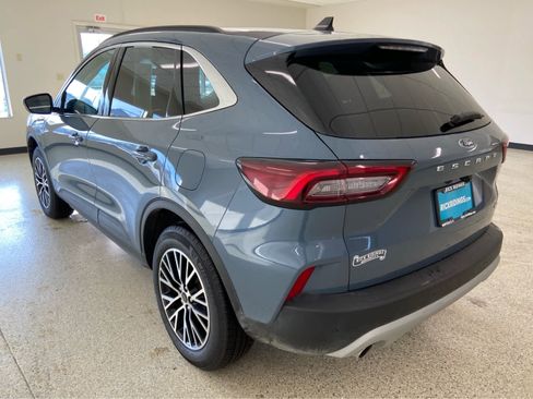 Used 2025 Ford Escape SE image 12