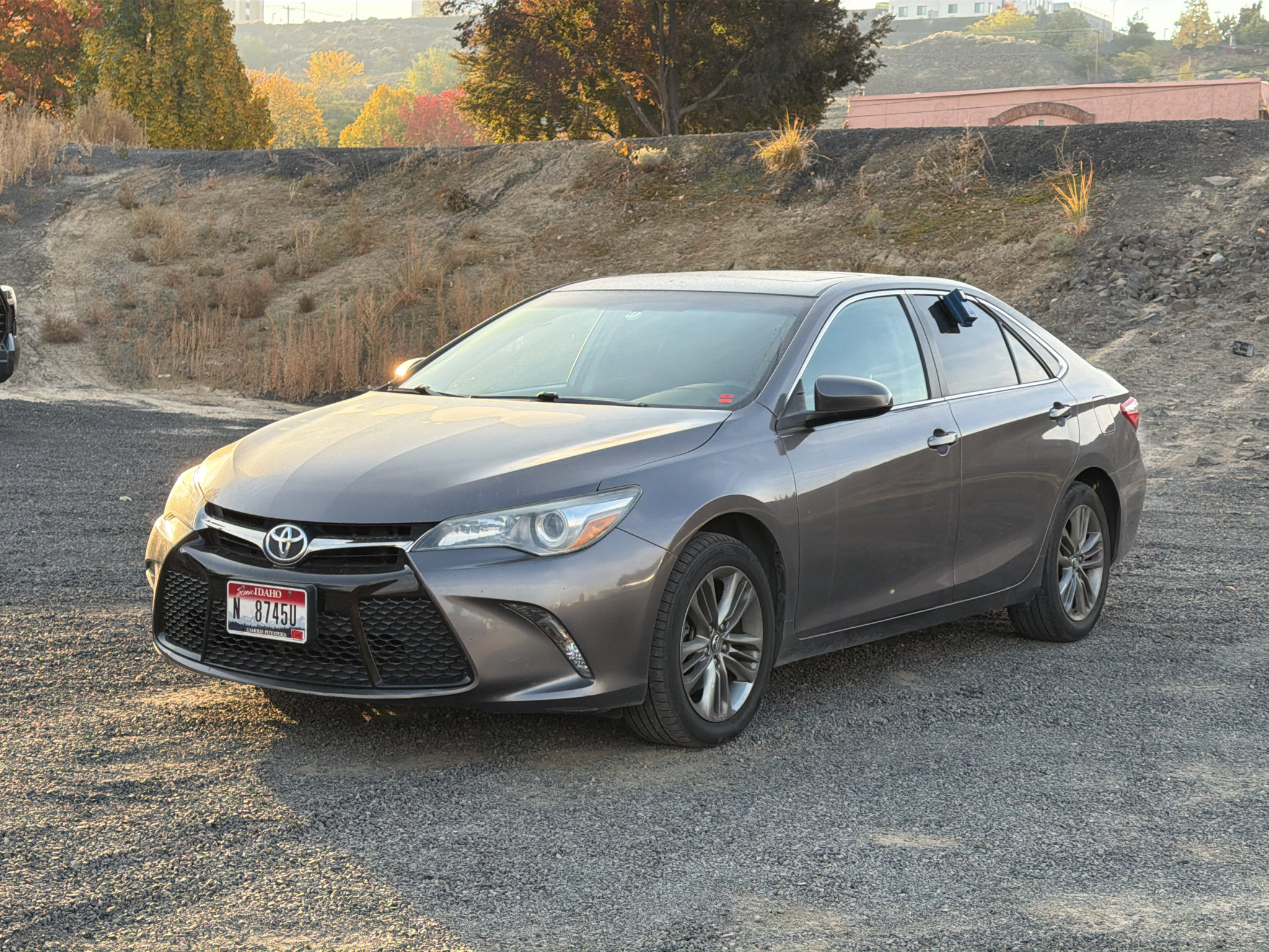 Used 2016 Toyota Camry SE w/ Moonroof Package FWD image 6