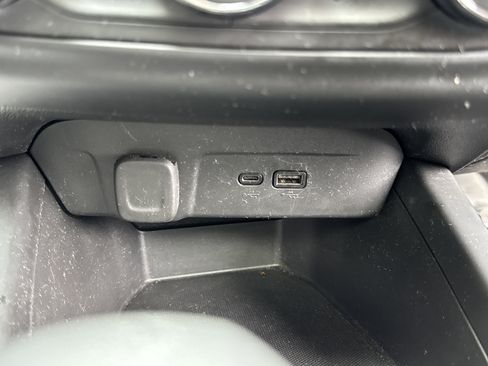 Used 2024 Chevrolet Trax RS w/ Sunroof Package FWD image 16