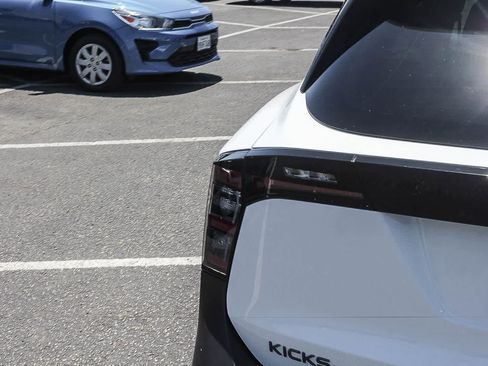 Used 2025 Nissan Kicks SV FWD image 8
