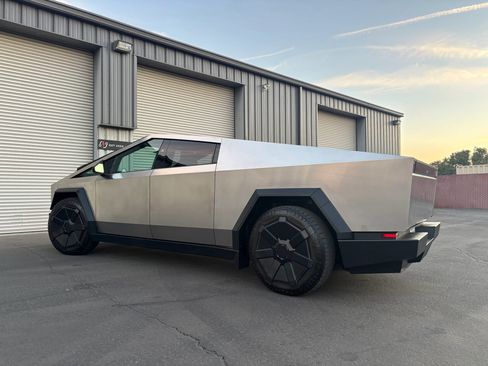 Used 2024 Tesla Cybertruck AWD Crew Cab image 9